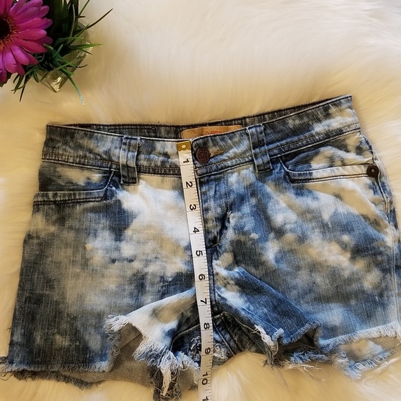 Arena ❤ Distressed Acid Wash Denim Cut Off Shorts - Picture 7 of 7
